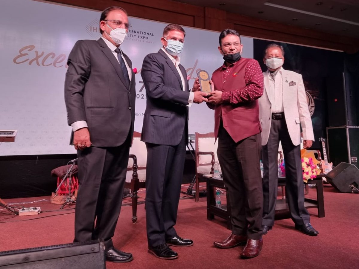 Prof. (Dr.) Rajiv Mishra bags “Corporate Educator of the Year” award