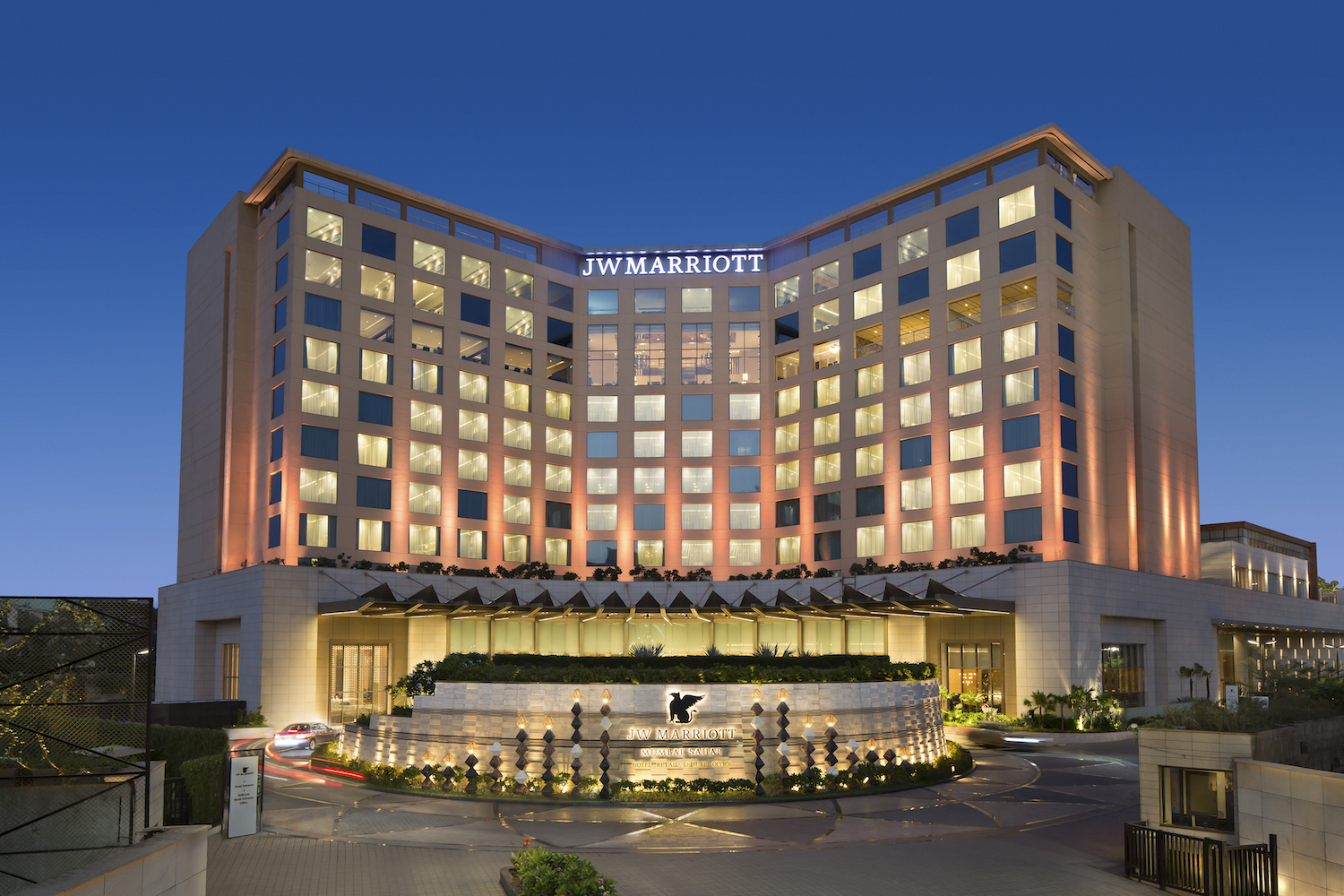 JW Marriott Mumbai Sahar and Dineout to host Steppinout Night Market Christmas Wonderland