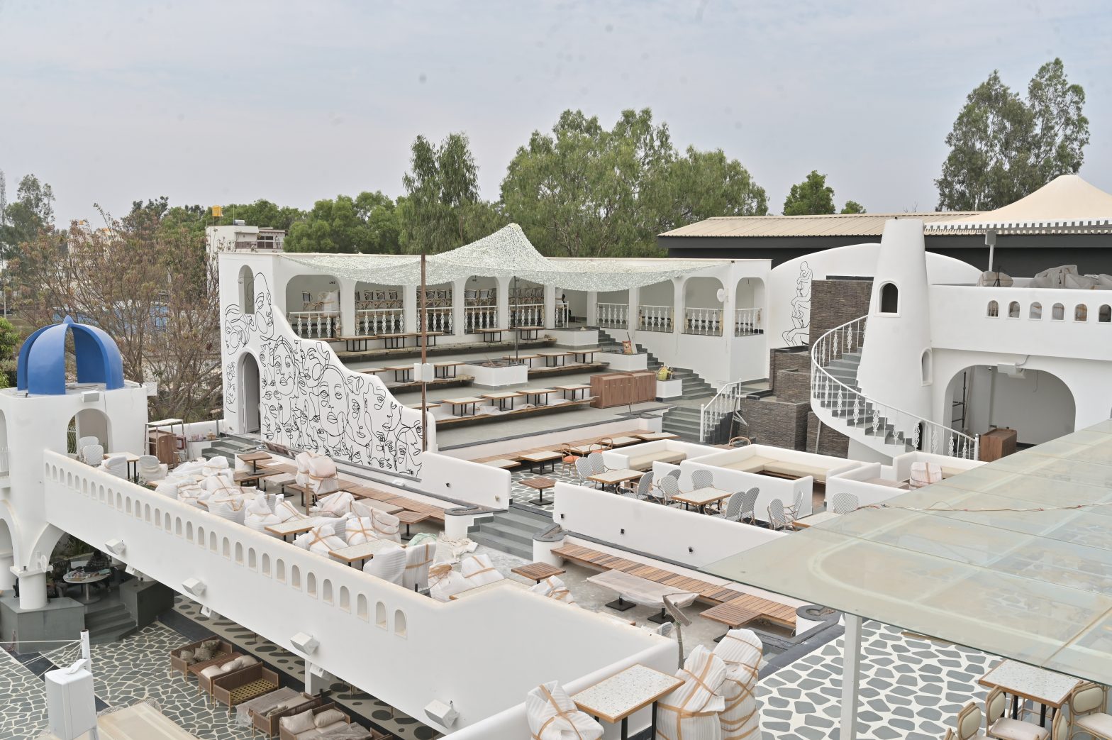 Asia’s largest pub Oia opens its doors to its guests in Bangalore