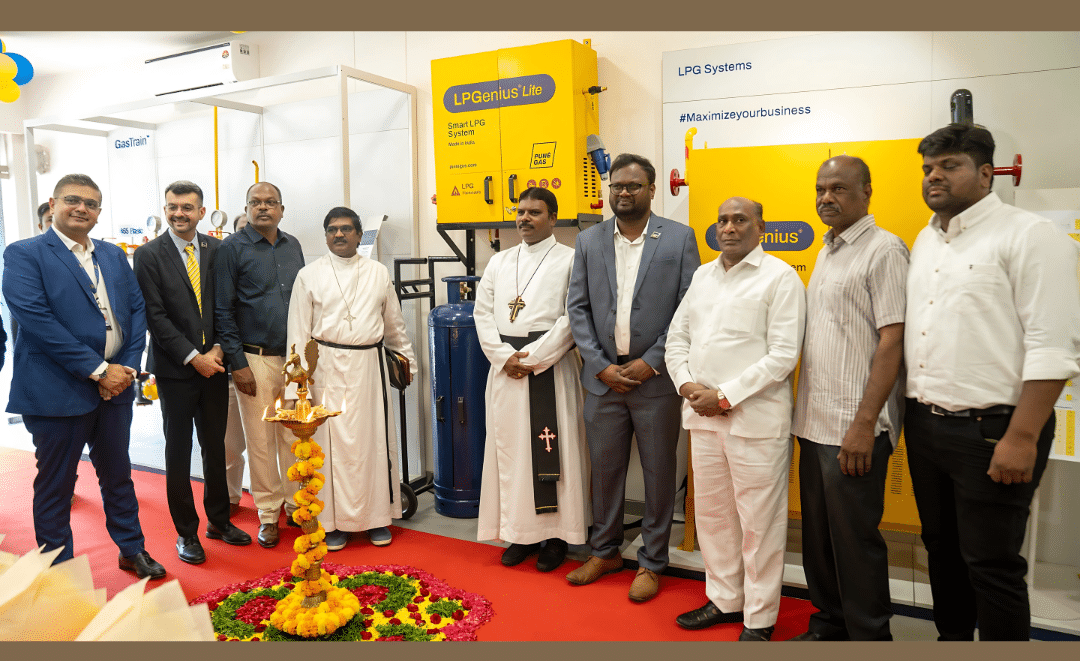 A. Babu Rao garu - Chairman, Cafe Niloufer with Jesal Sampat - Director, Pune Gas, P Vinay Prakash - Franchise Owner, Hyderabad and other members of Pune Gas Team